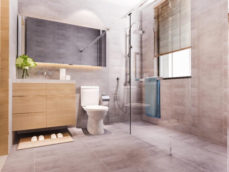 Transformer une petite salle de bain en espace fonctionnel et esthétique